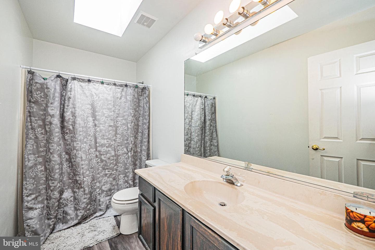 123 Etnam Street photo 26