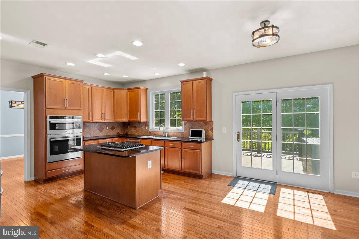 108 Norfolk Court photo 12
