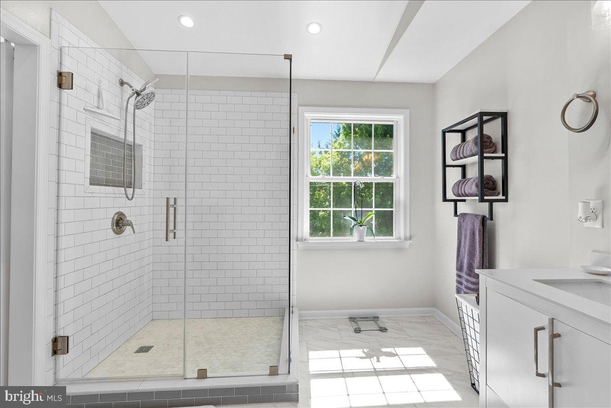 108 Norfolk Court photo 40