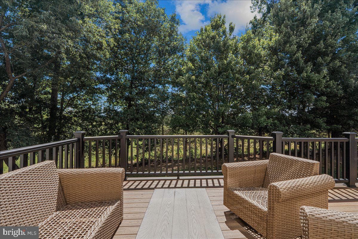 108 Norfolk Court photo 77