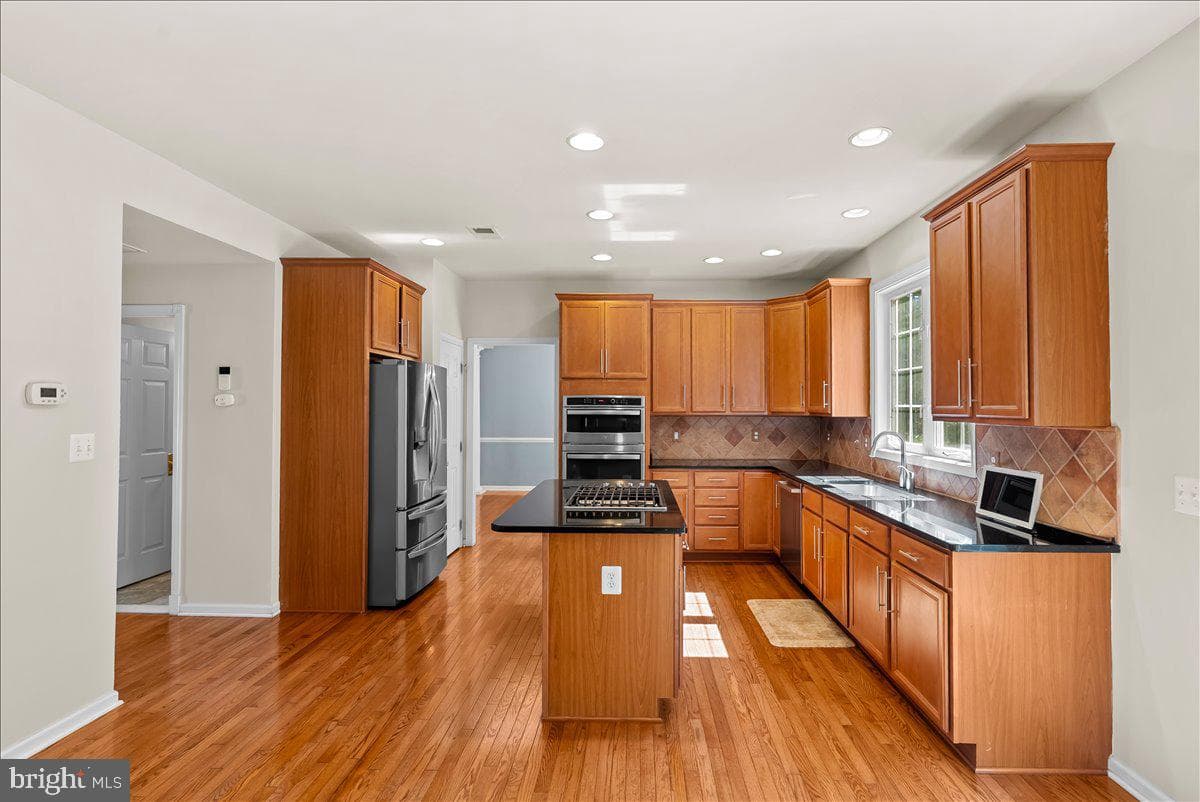 108 Norfolk Court photo 8