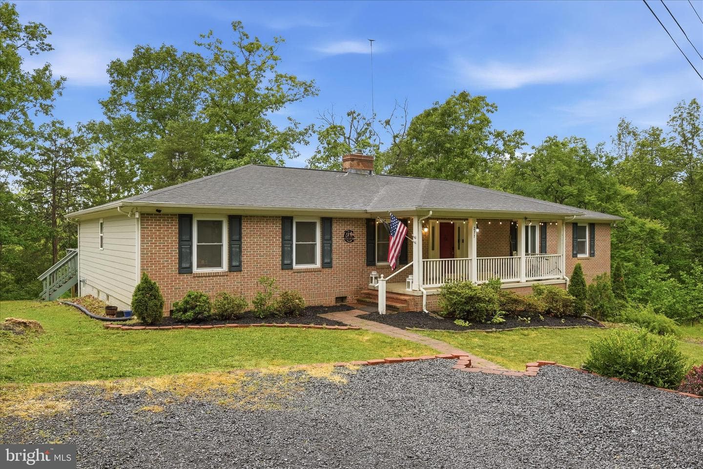 211 Creekview Lane photo 3