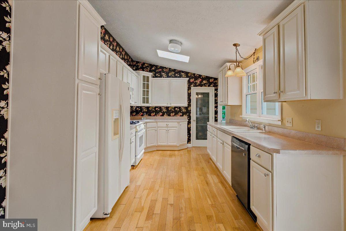 303 Yale Drive photo 17
