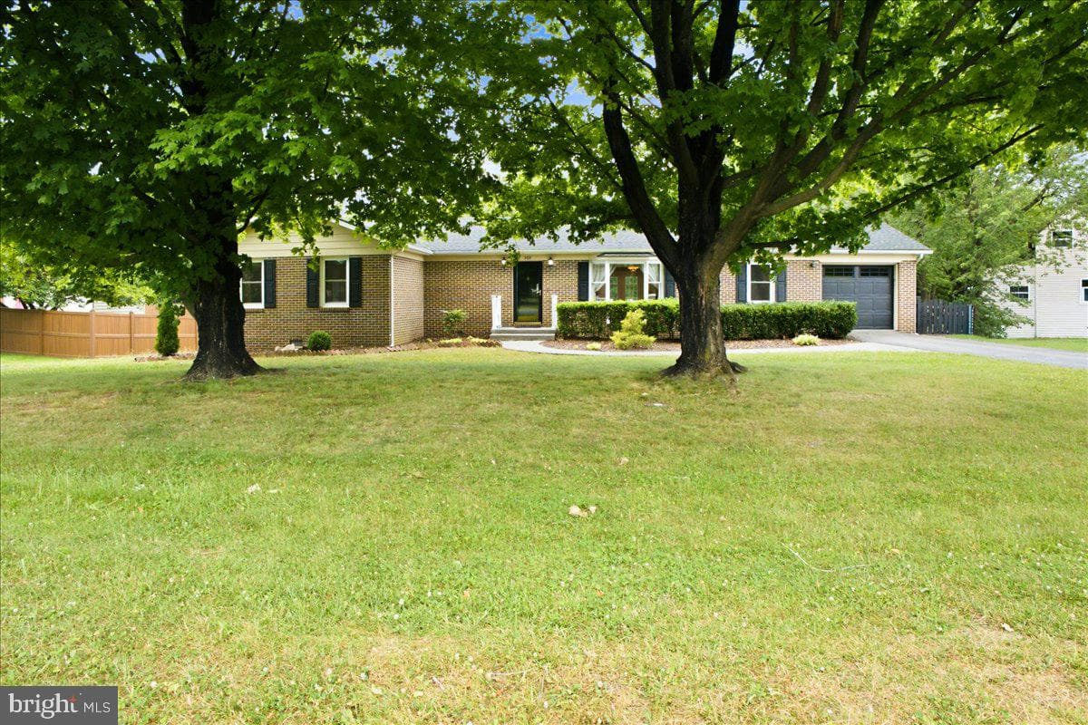 303 Yale Drive photo 2