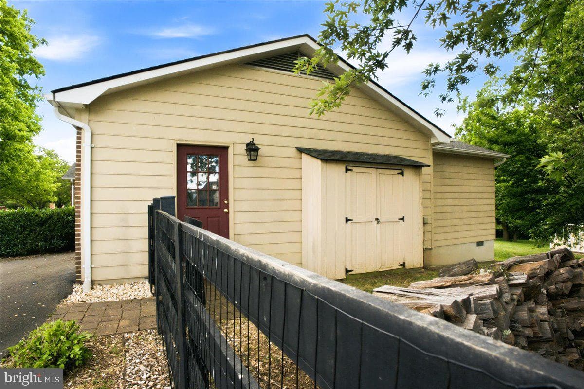 303 Yale Drive photo 51