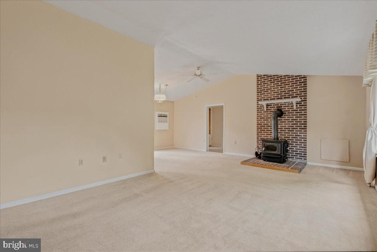 303 Yale Drive photo 7