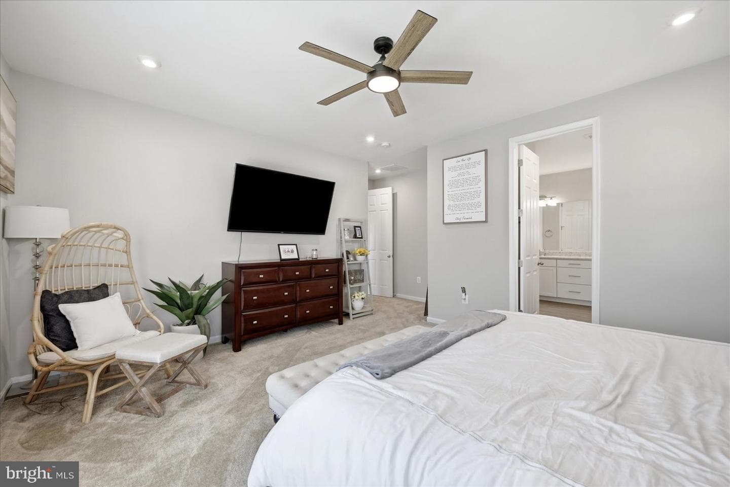 102 Triangle Court photo 46