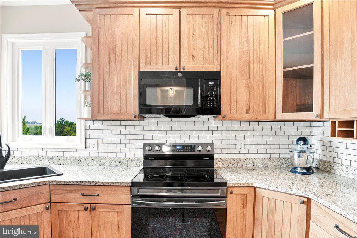 461 Veterans Road photo 49