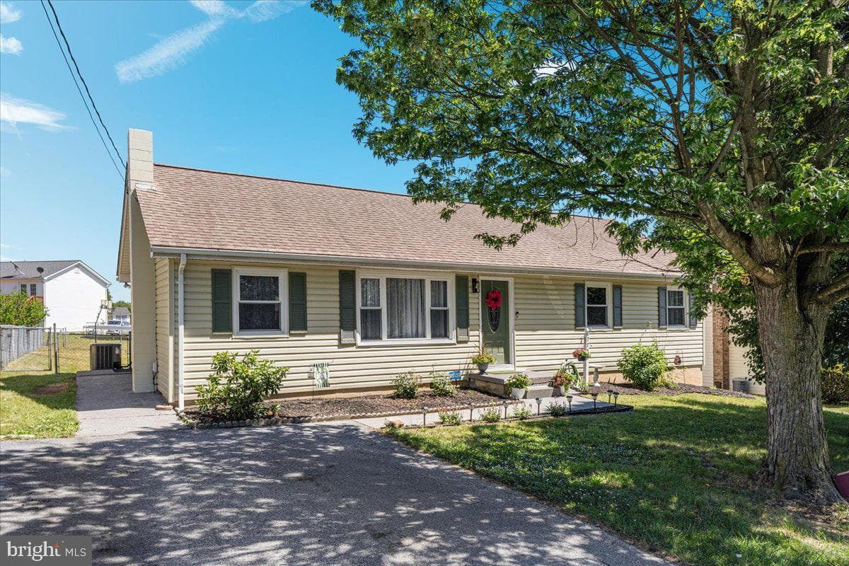 7756 Carolyn Avenue, Middletown