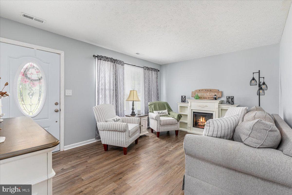 7756 Carolyn Avenue, Middletown