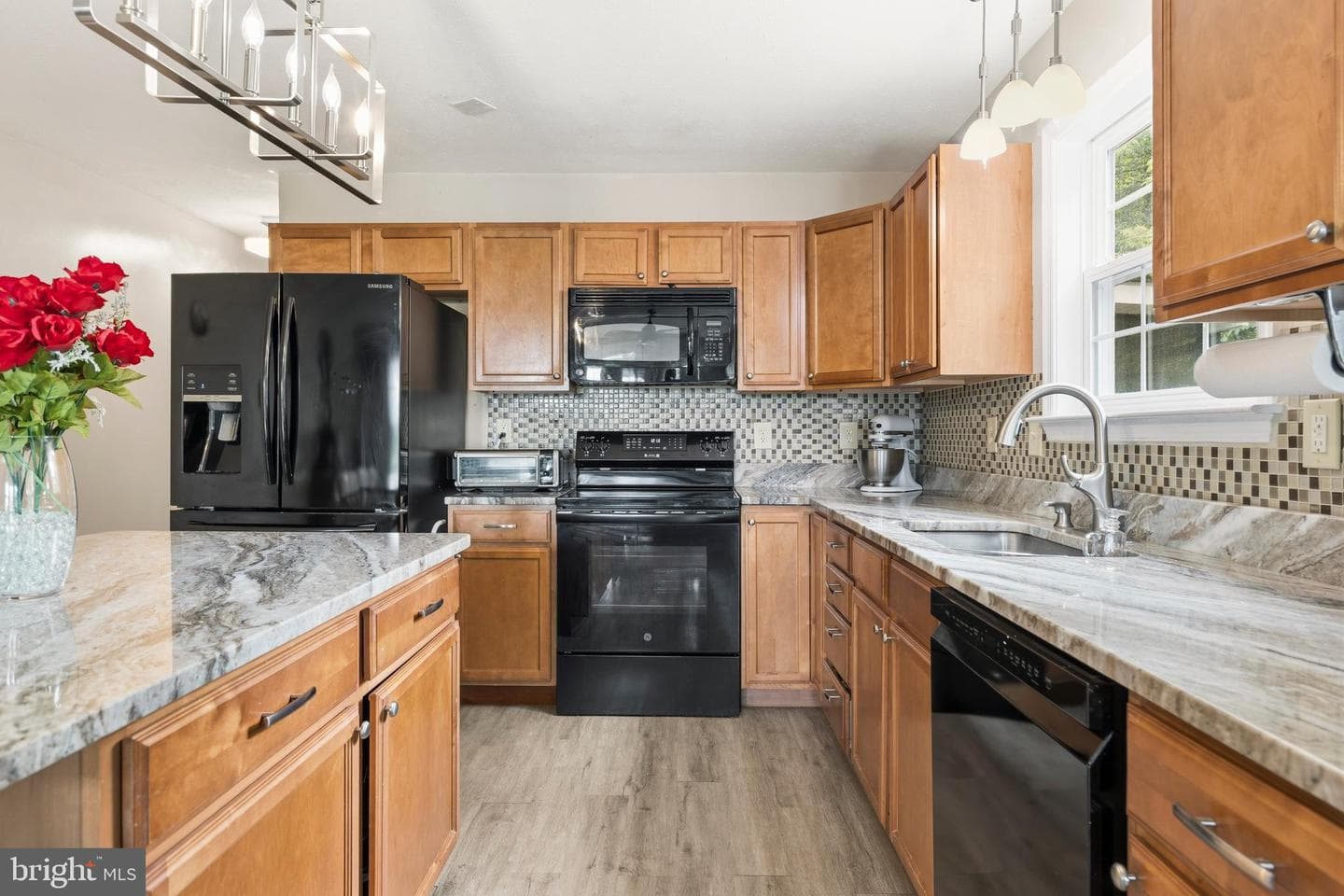 900 Enfield Drive photo 14