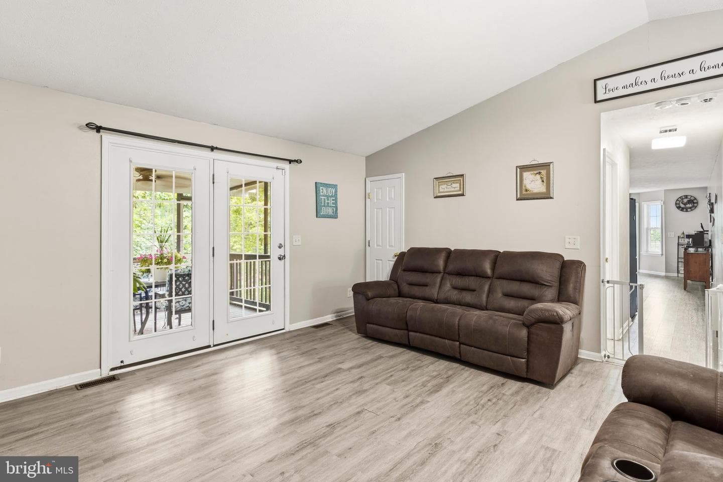 900 Enfield Drive photo 21