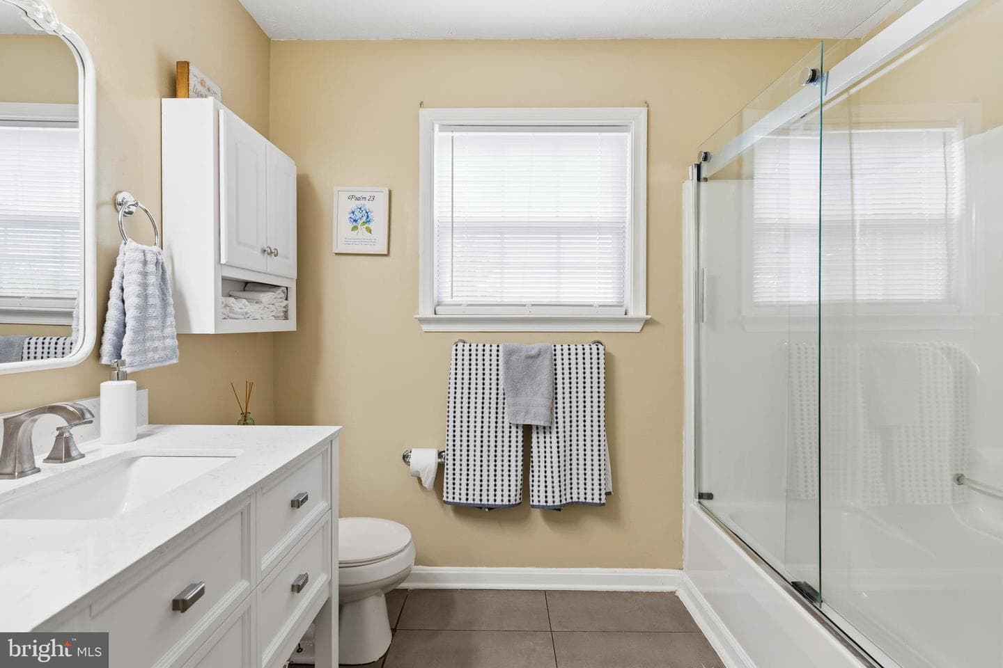 900 Enfield Drive photo 25