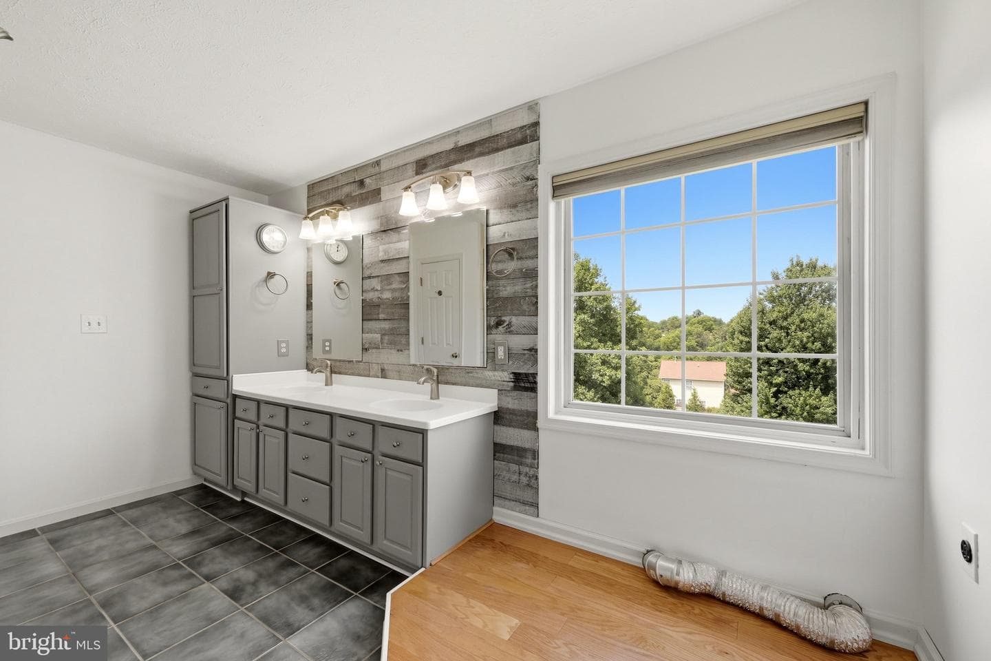 121 Fortress Drive photo 31