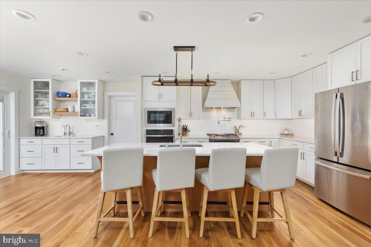 243 Vesper photo 6