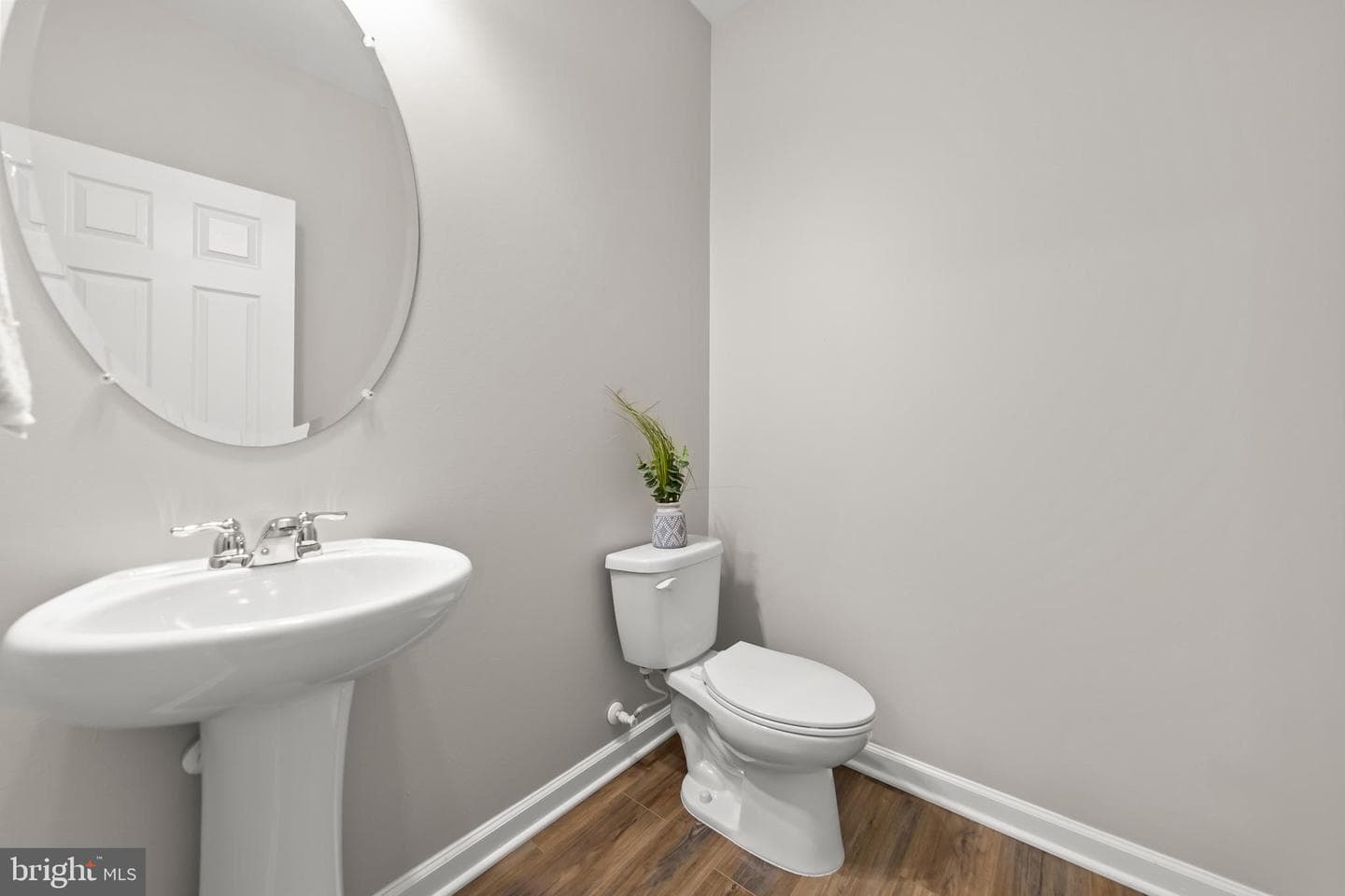 107 Norwich Court photo 36