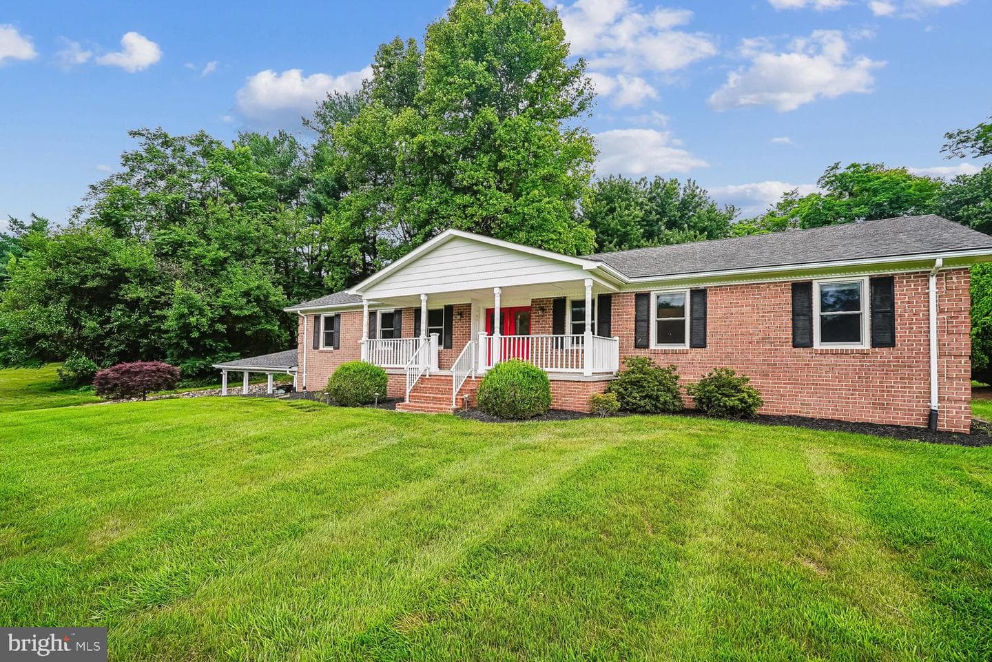 112 Beverly Dr photo 2
