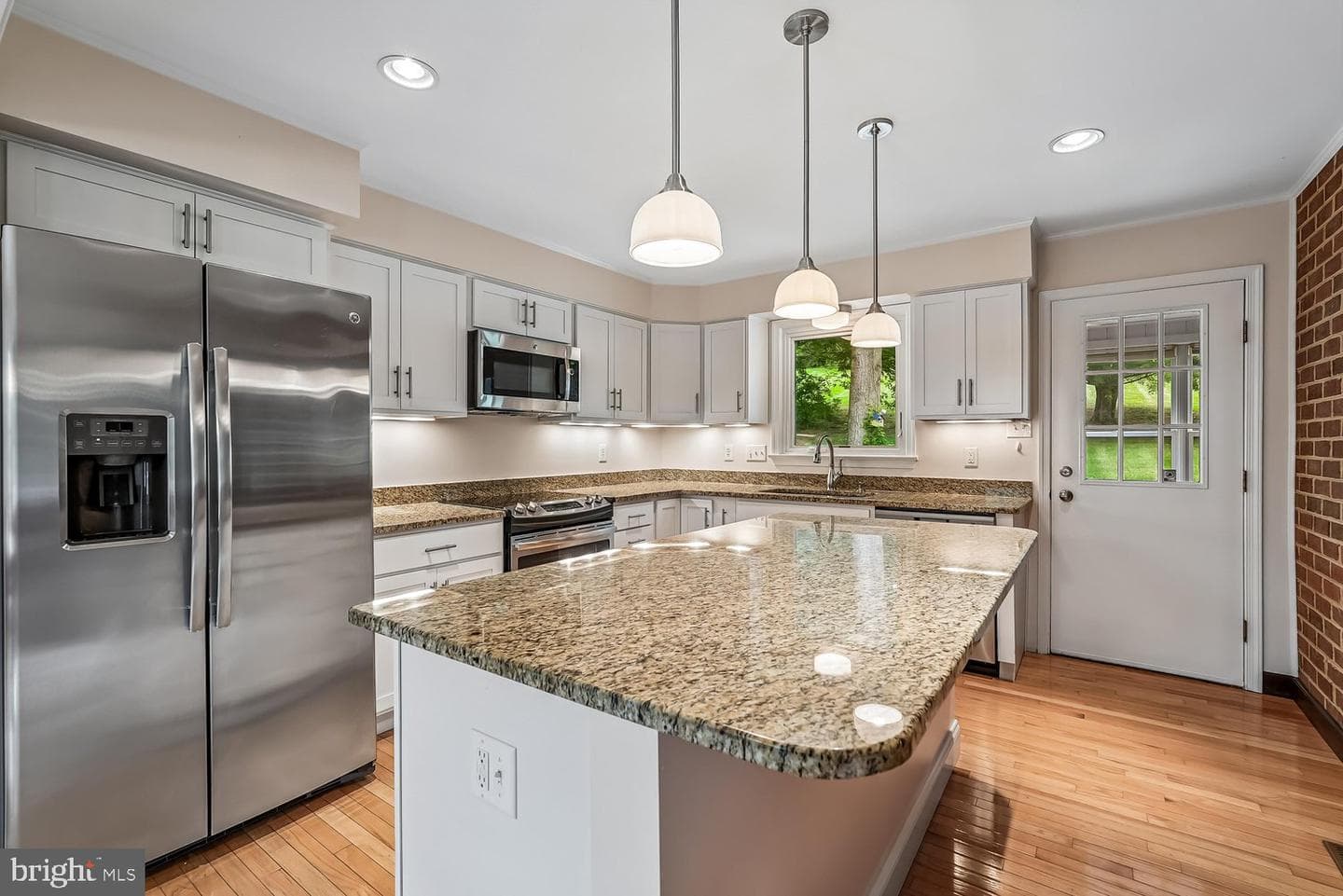 112 Beverly Dr photo 4