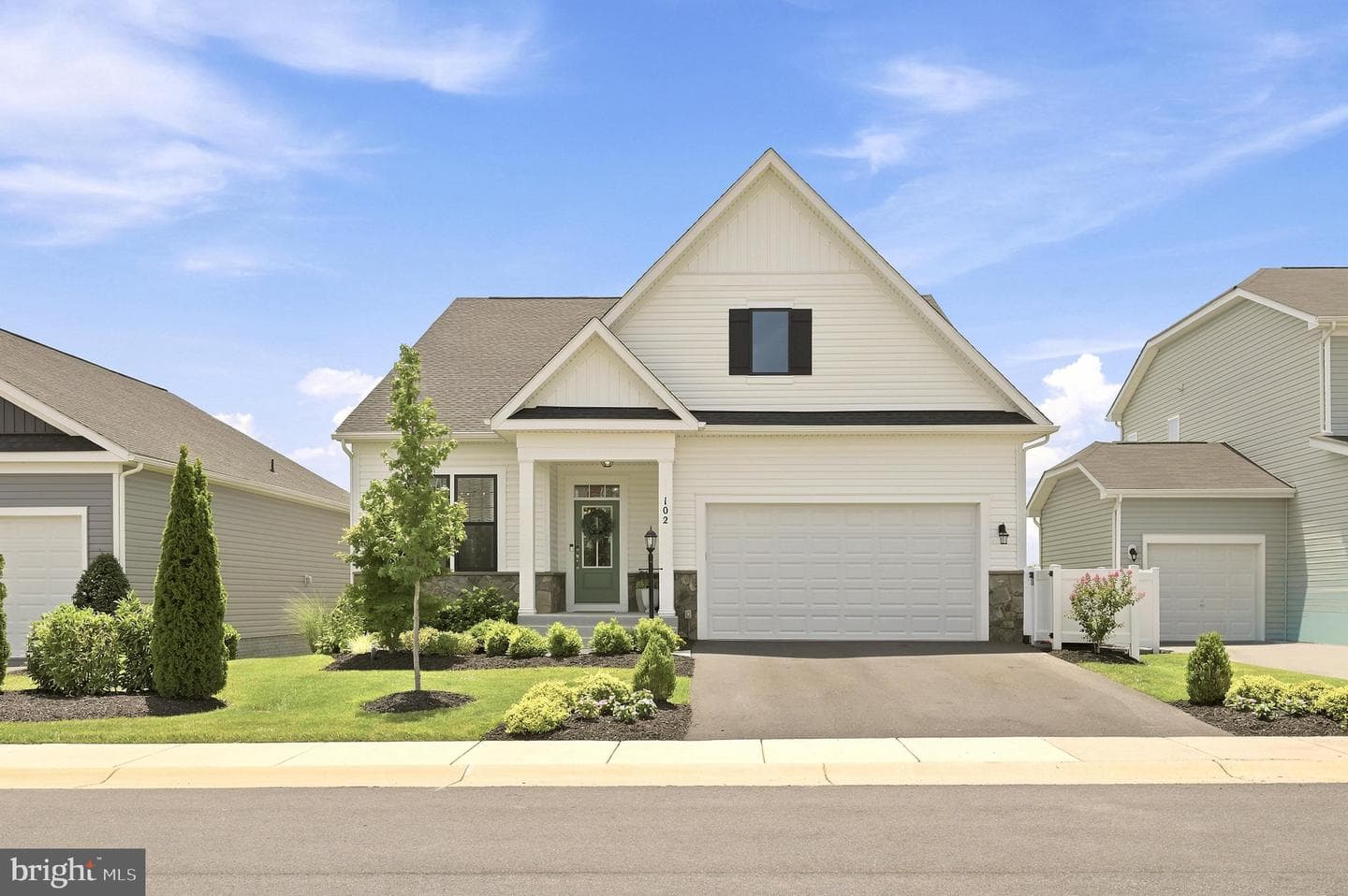 102 Crofton Court photo 3