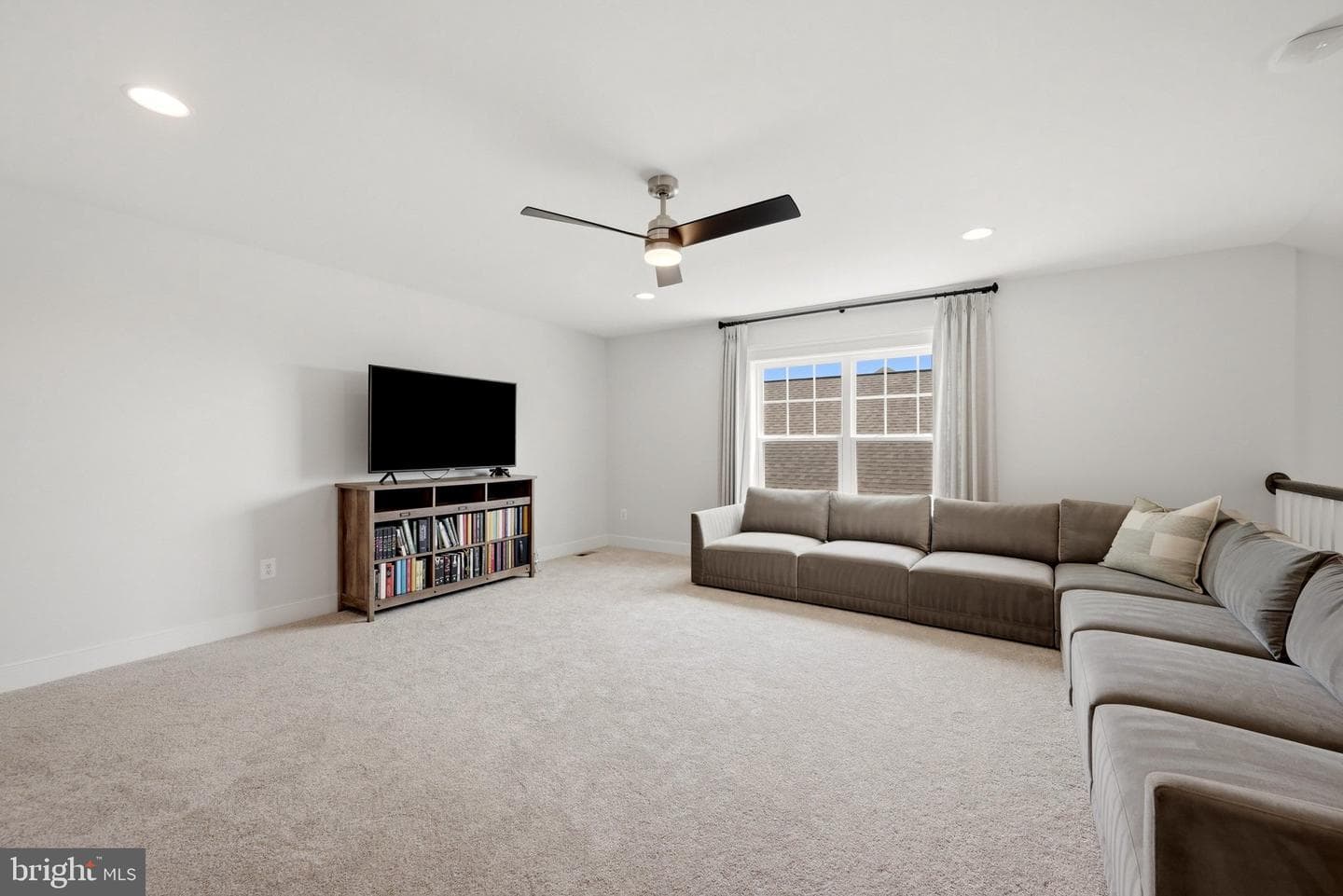 102 Crofton Court photo 39