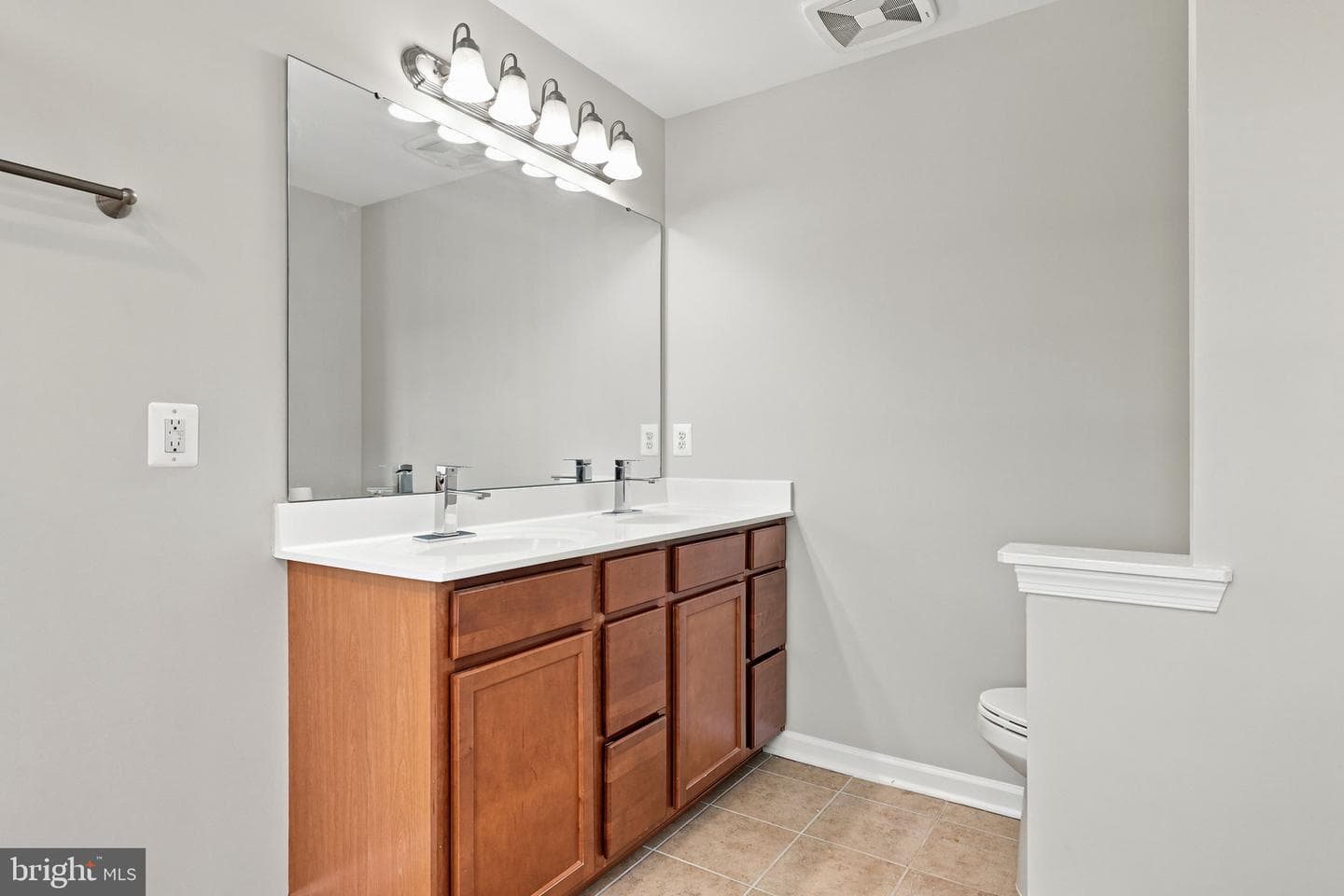 102 Argyle Court photo 25