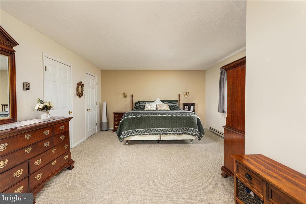180 Quaker Lane photo 23