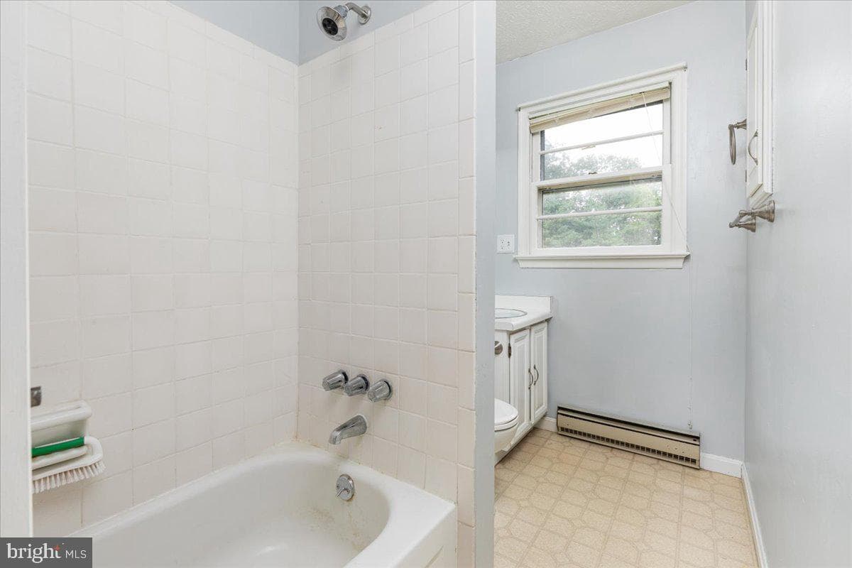 180 Quaker Lane photo 30