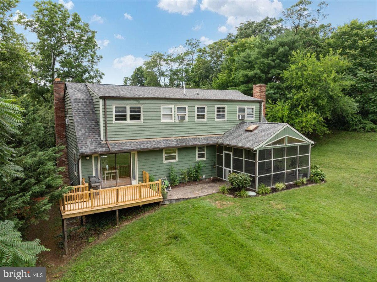 180 Quaker Lane photo 32