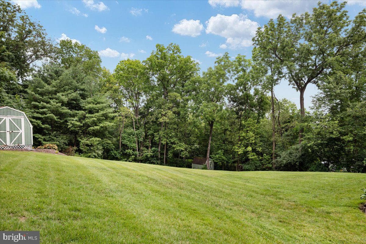 180 Quaker Lane photo 35