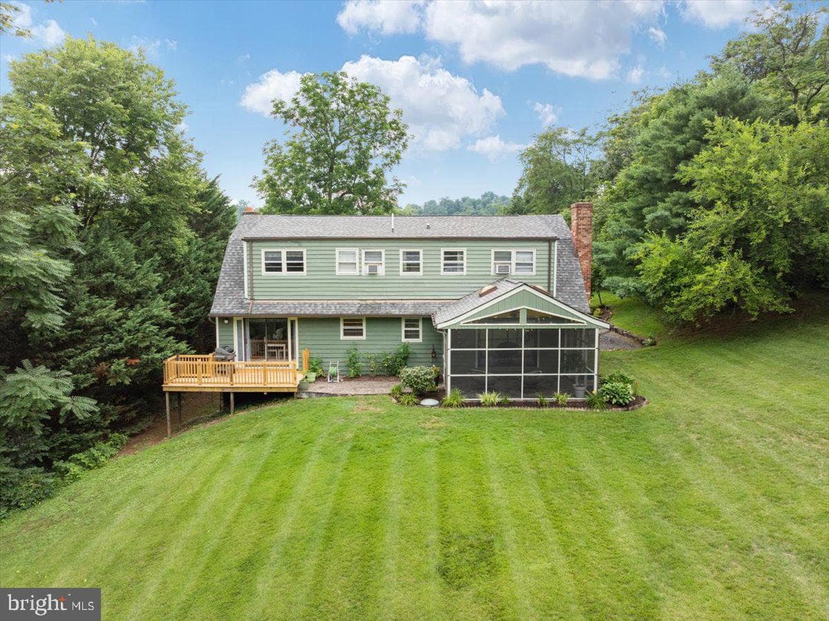 180 Quaker Lane photo 38