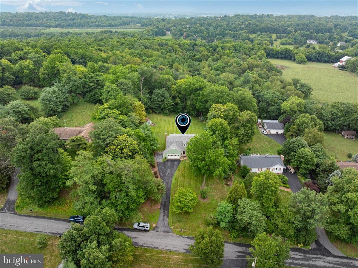 180 Quaker Lane photo 47