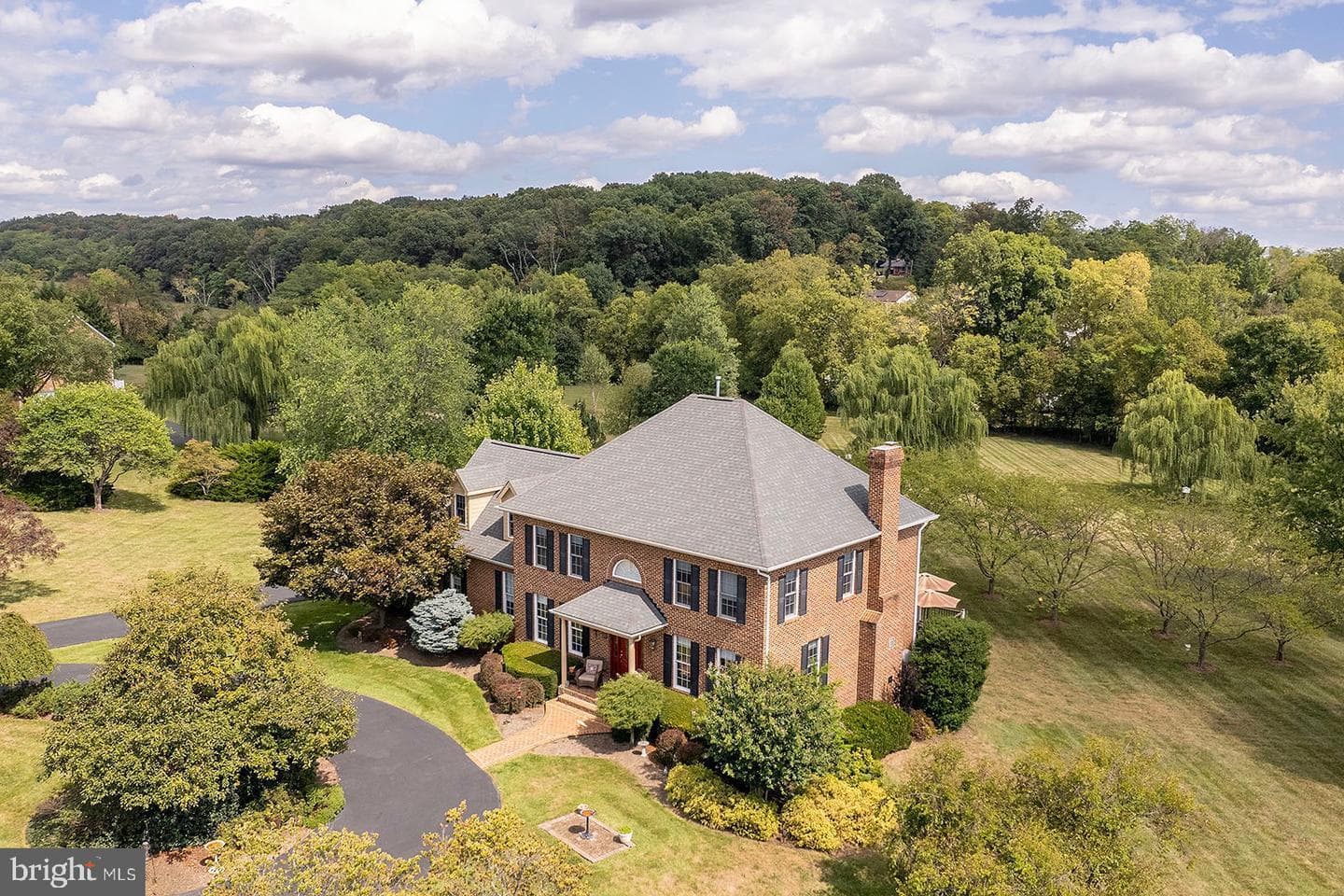 160 Wilton Drive photo 1