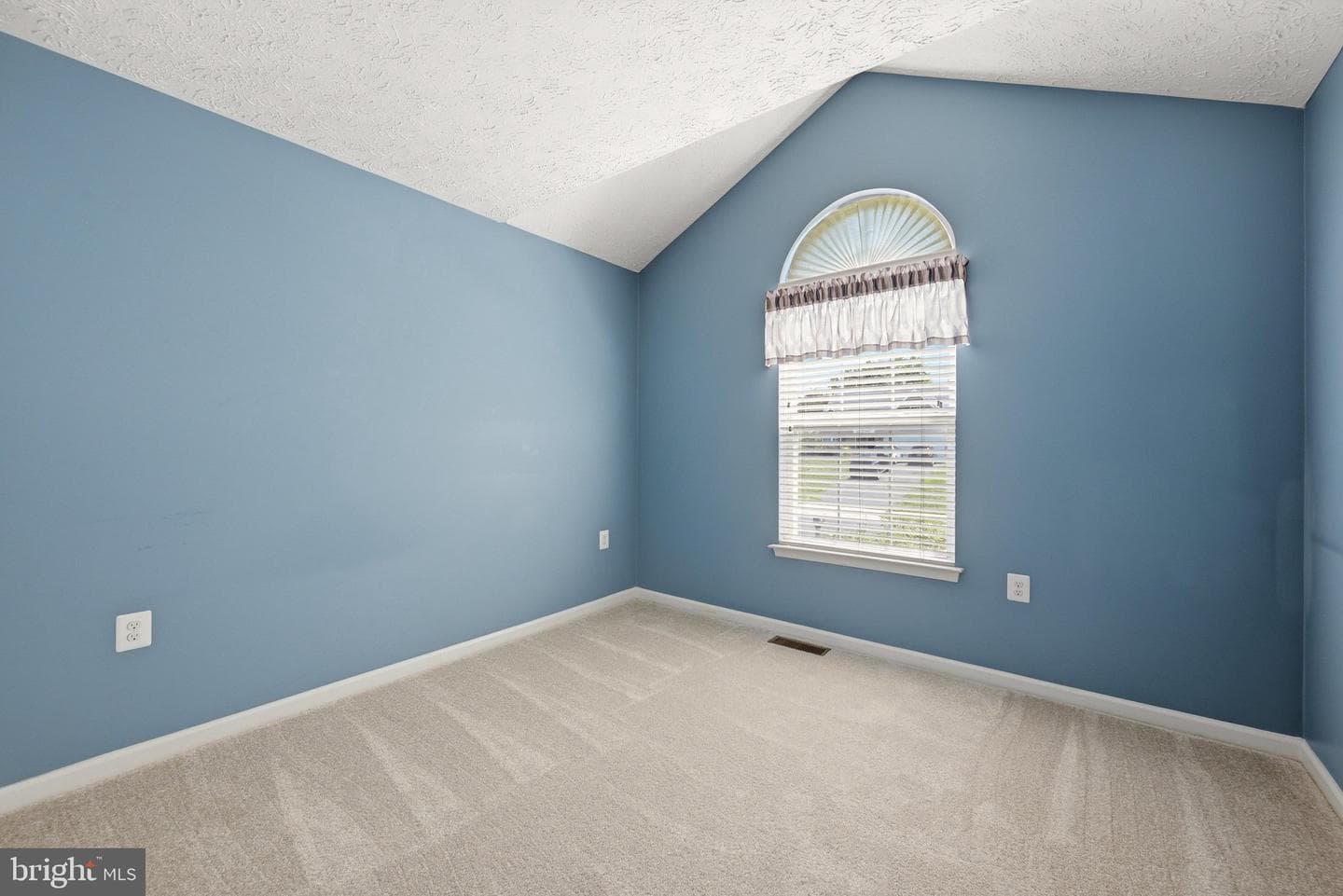 231 Bentley Avenue photo 40
