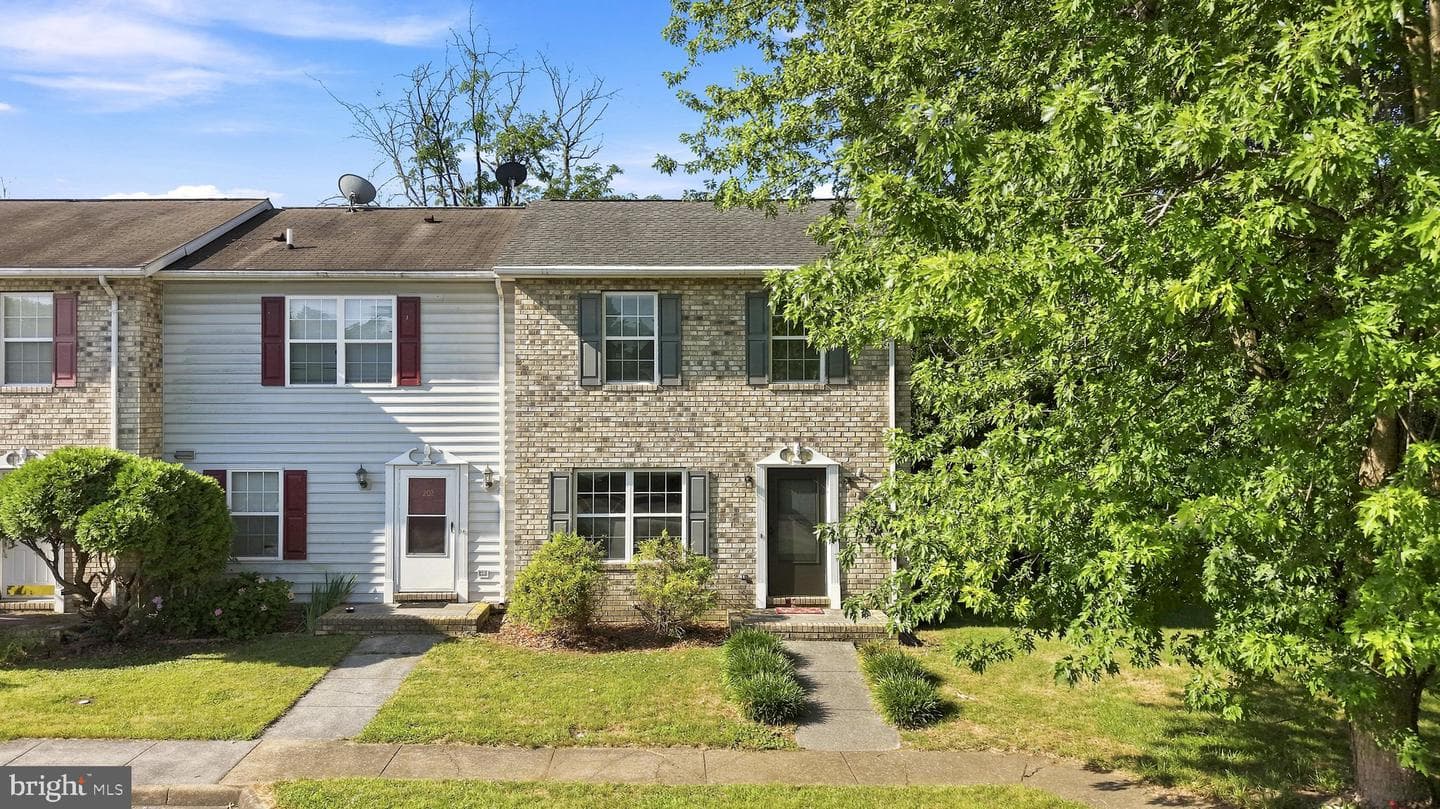 200 Freeton Court photo 1