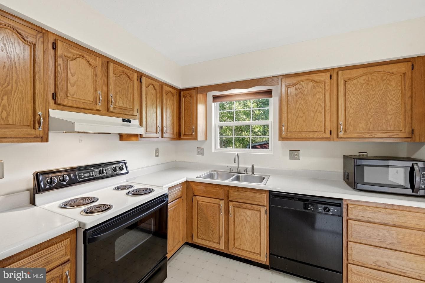 200 Freeton Court photo 14