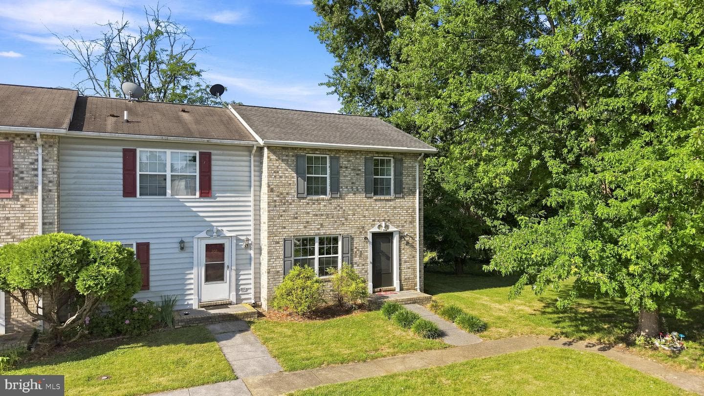 200 Freeton Court photo 30