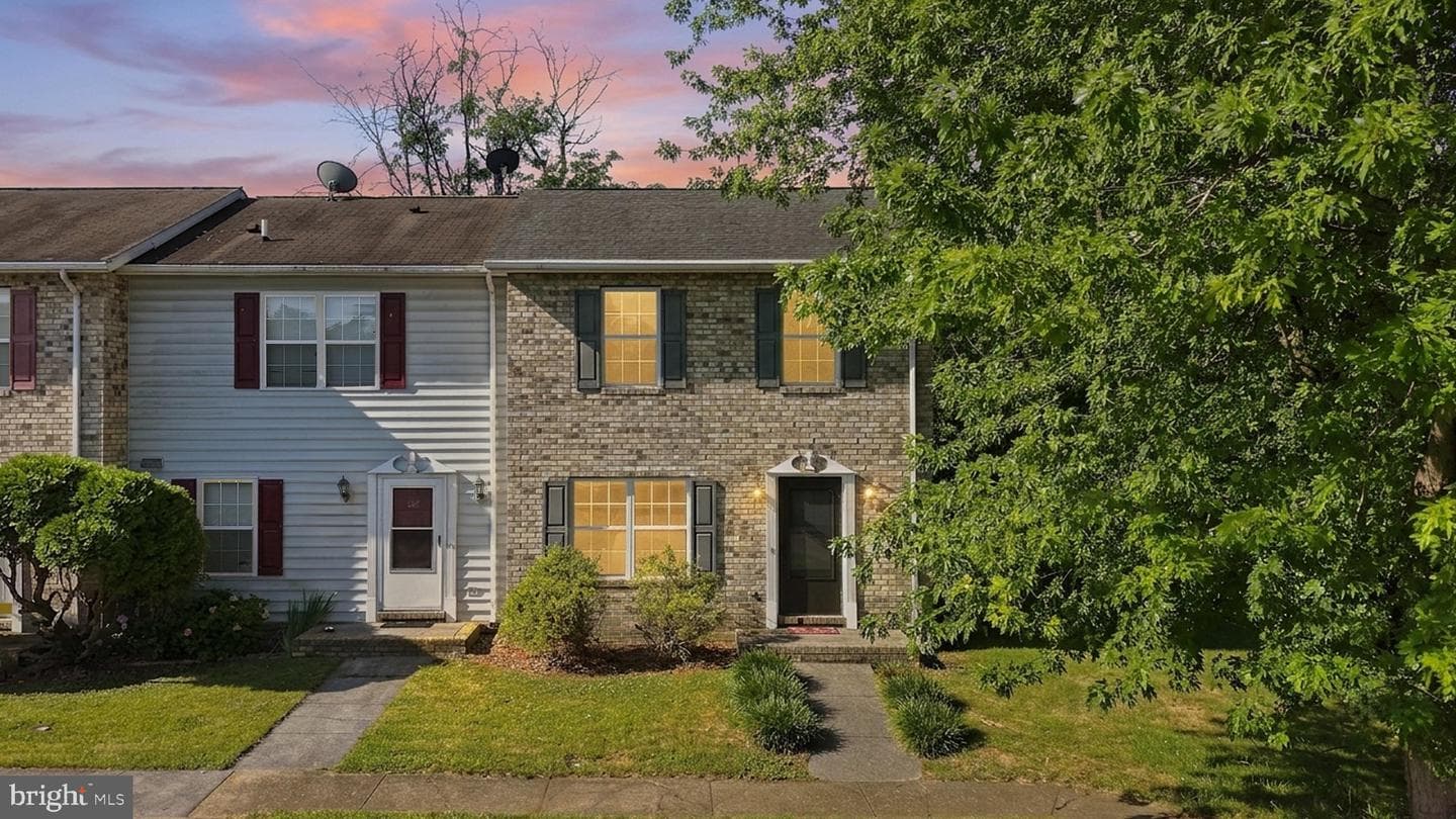 200 Freeton Court photo 32
