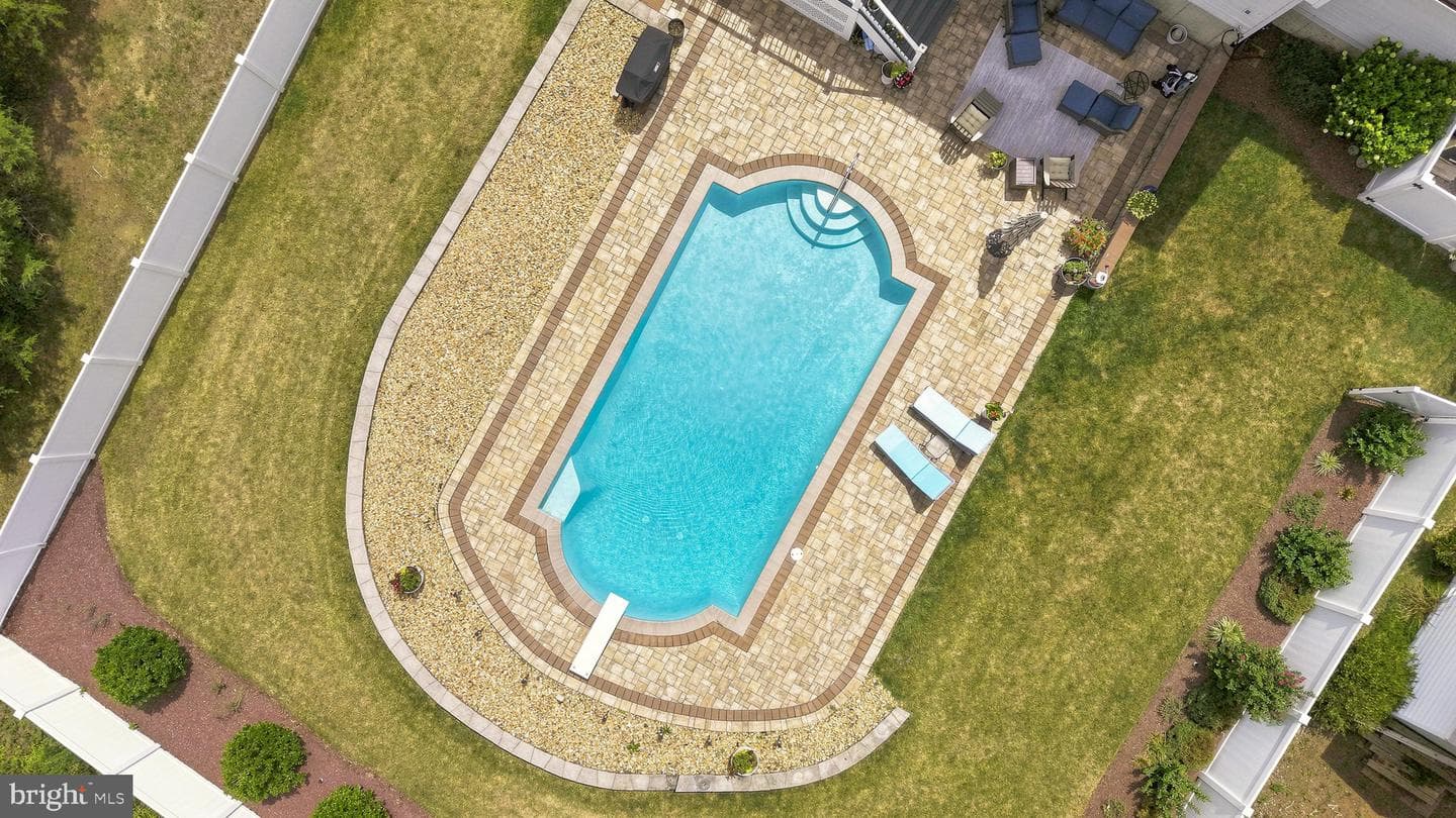 107 Dell Court photo 70