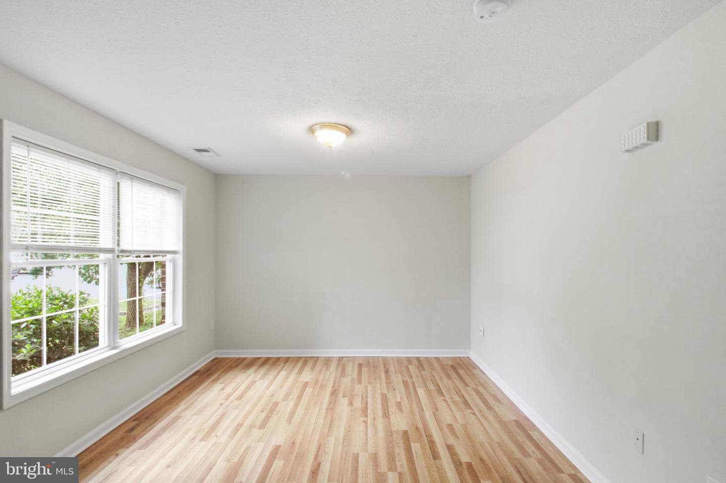 424 Ridgefield Avenue photo 2