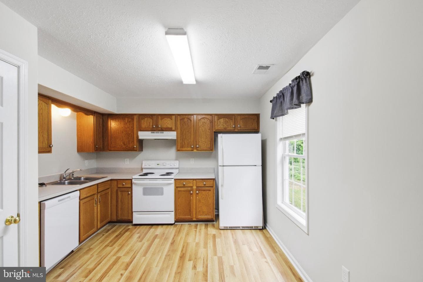 424 Ridgefield Avenue photo 4