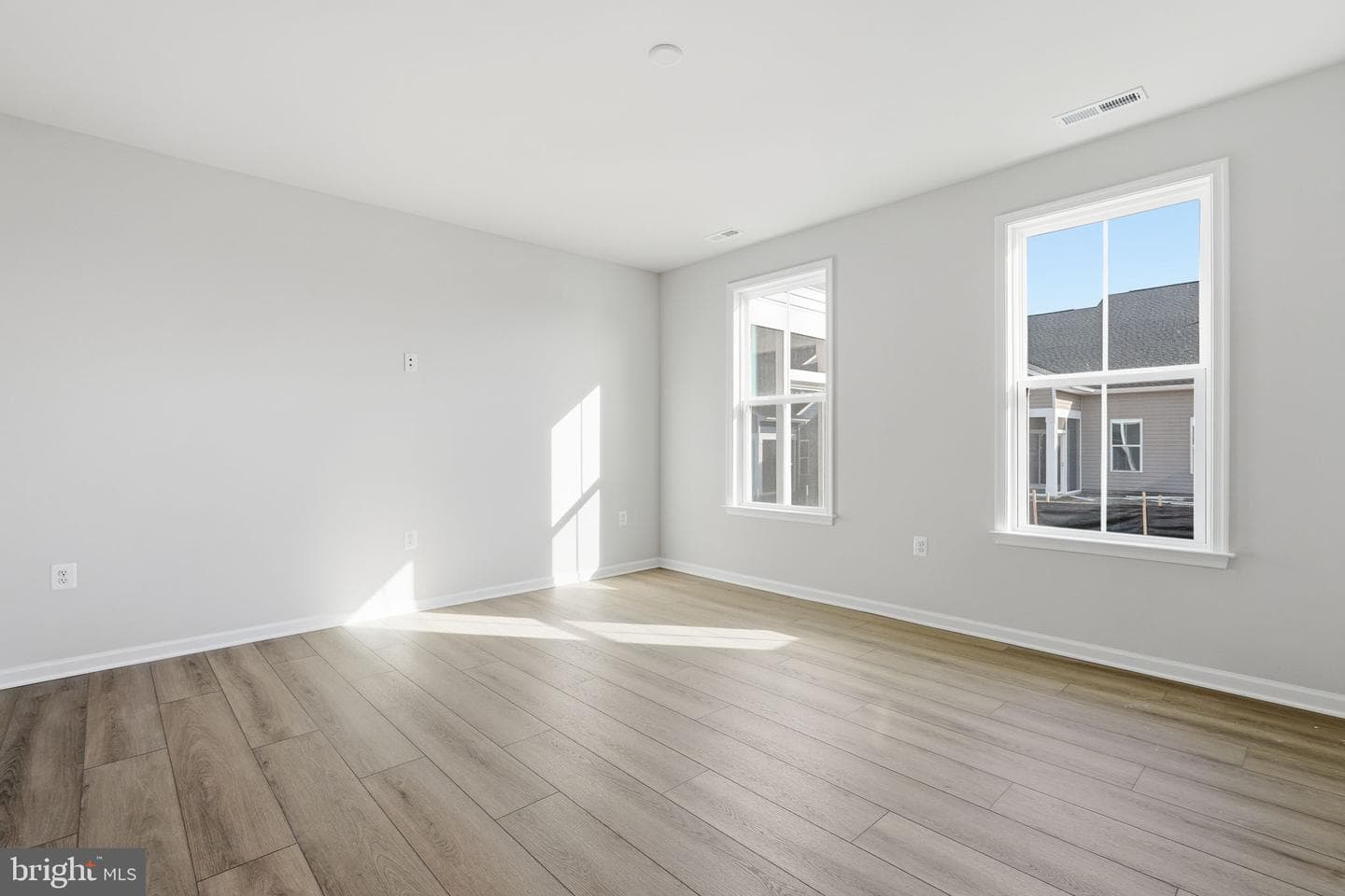 107 Lawford Way photo 18