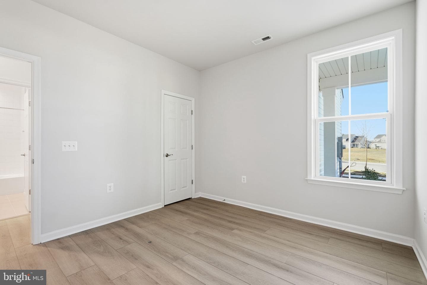 107 Lawford Way photo 20