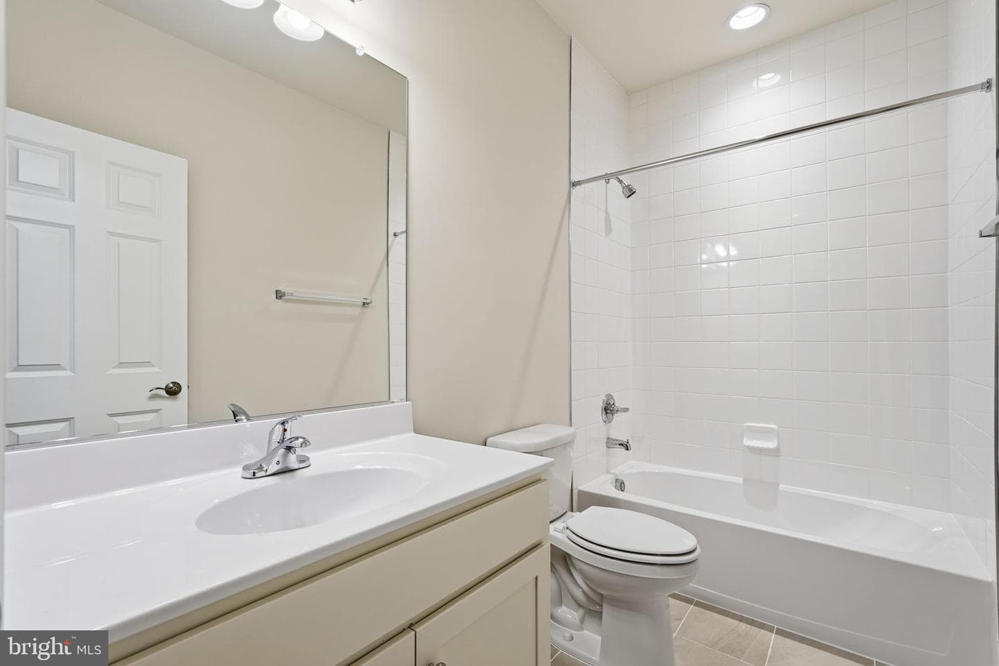 107 Lawford Way photo 24