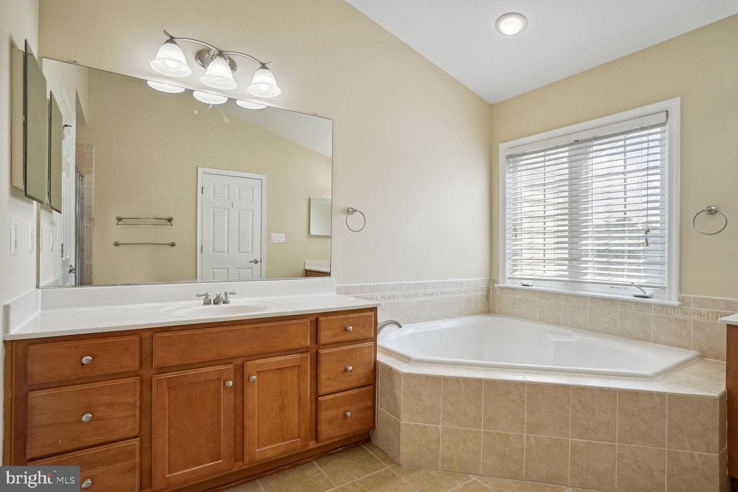 2466 Silk Court photo 12