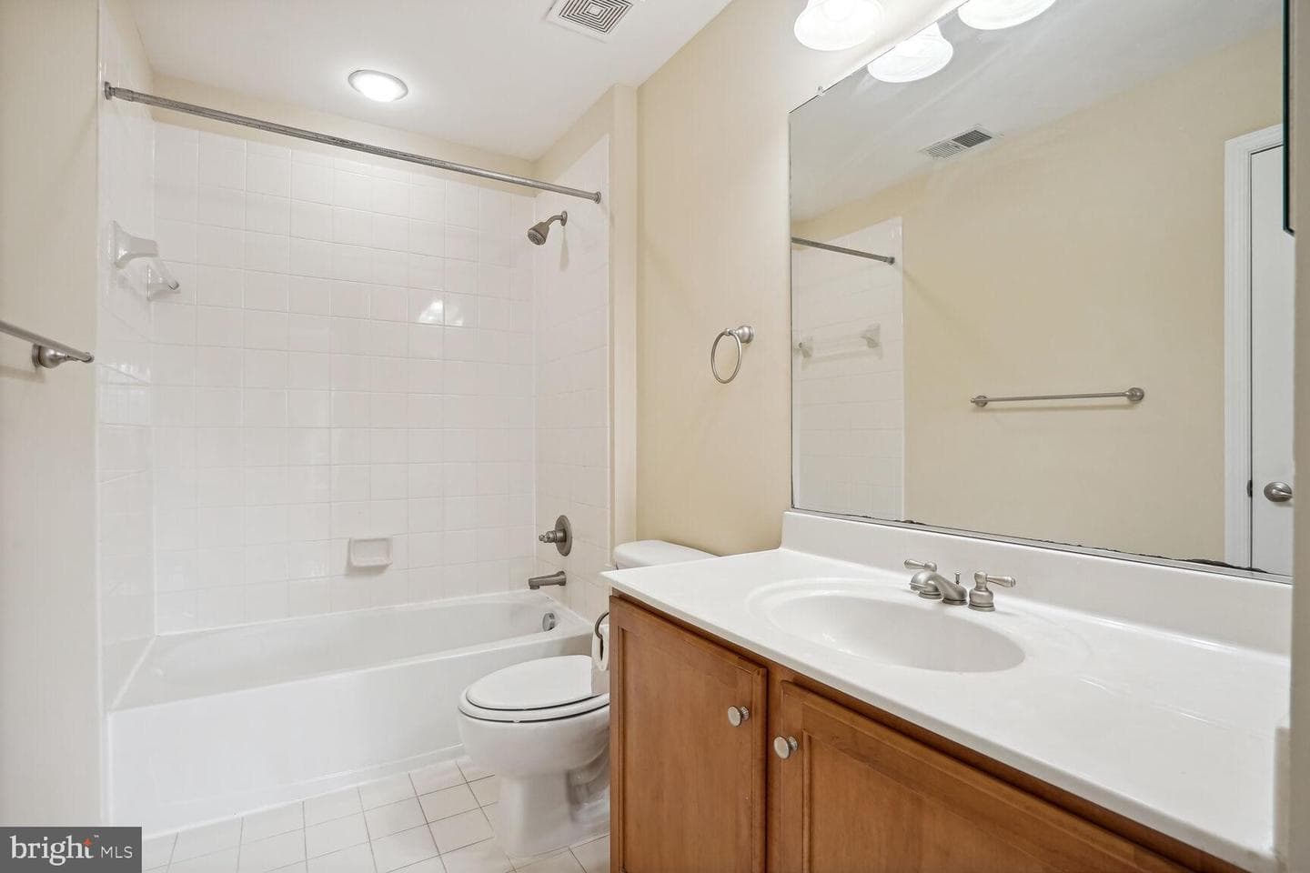 2466 Silk Court photo 14