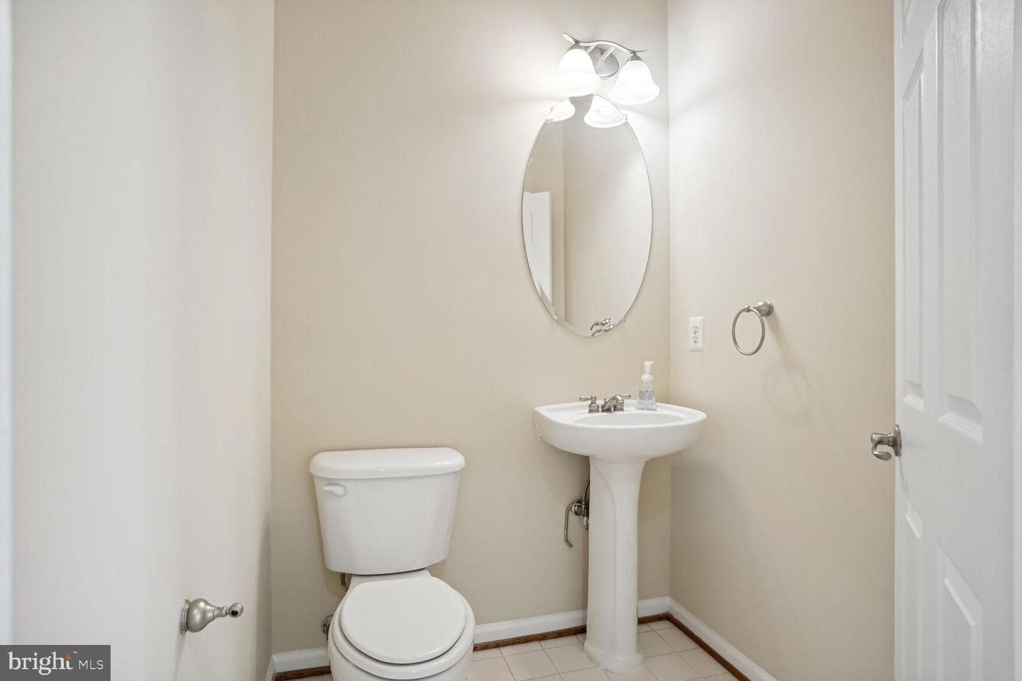 2466 Silk Court photo 7