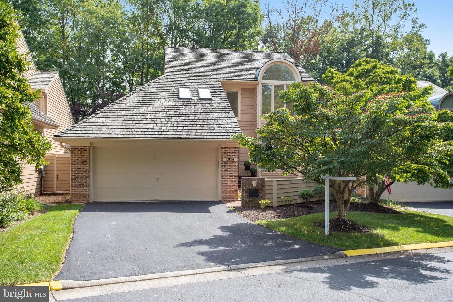 1614 Woodstock Lane photo 1