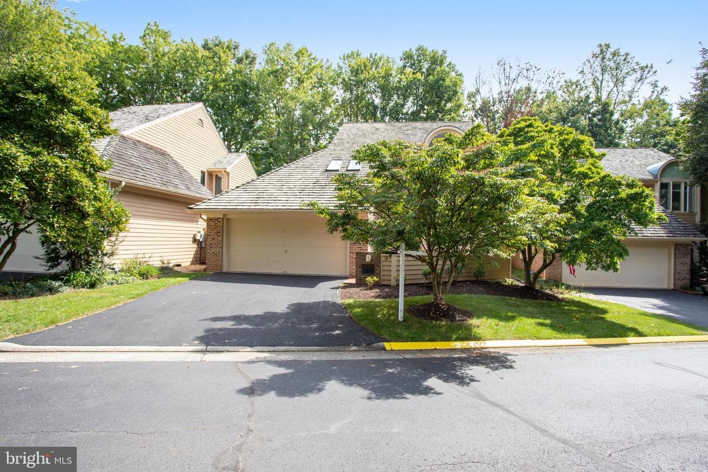 1614 Woodstock Lane photo 2