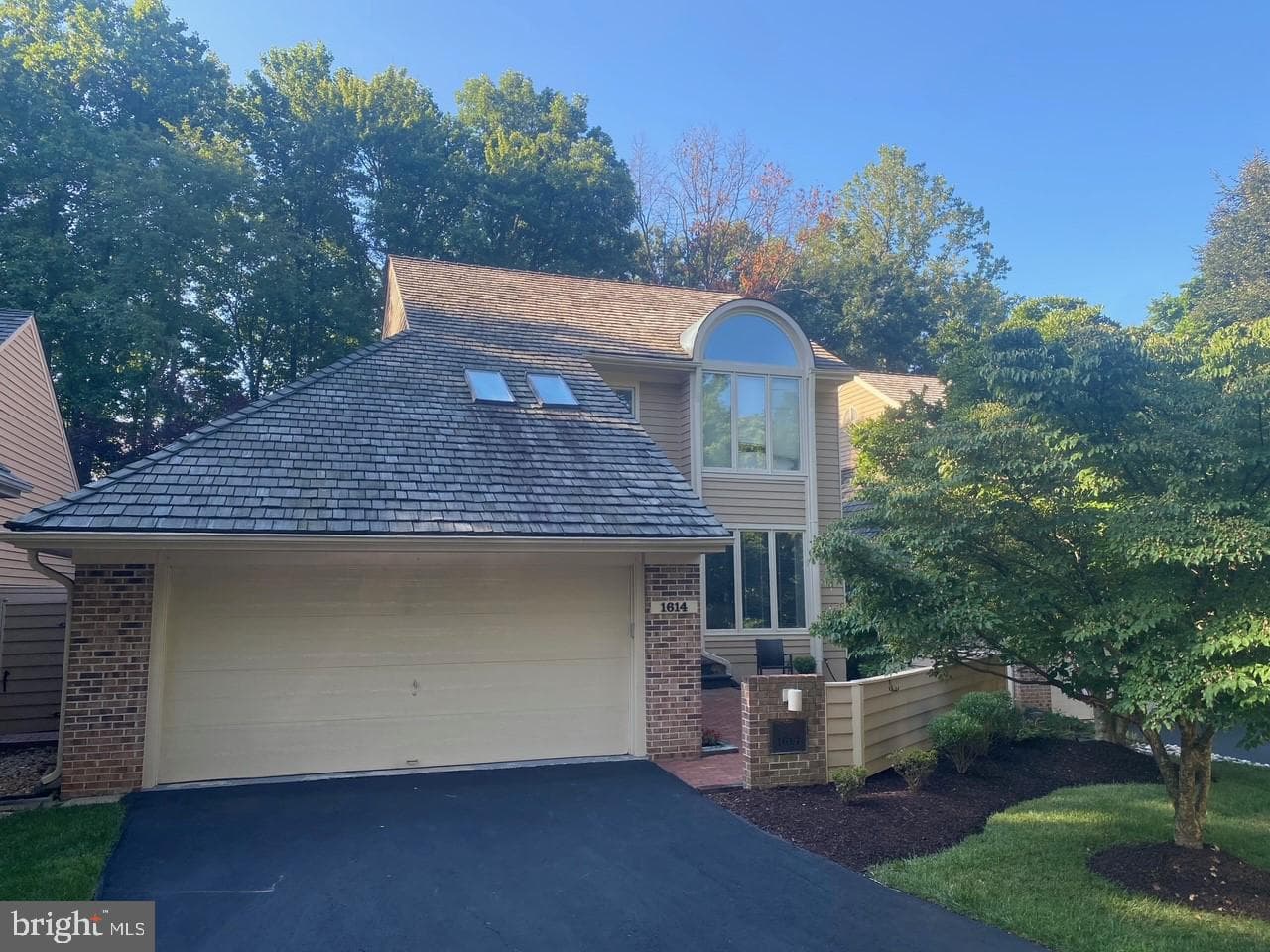 1614 Woodstock Lane photo 4