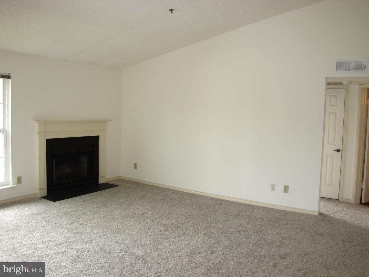 1504 Lincoln Way #401 photo 6